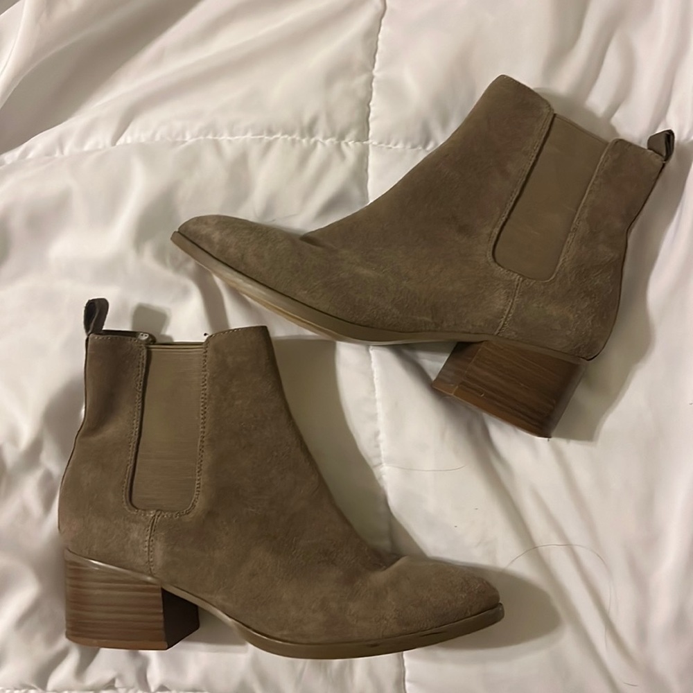 Taupe heeled booties